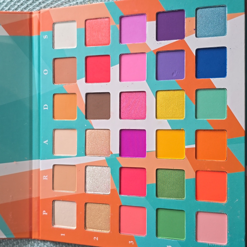 PRADOS BEAUTY EYESHADOW PALETTE